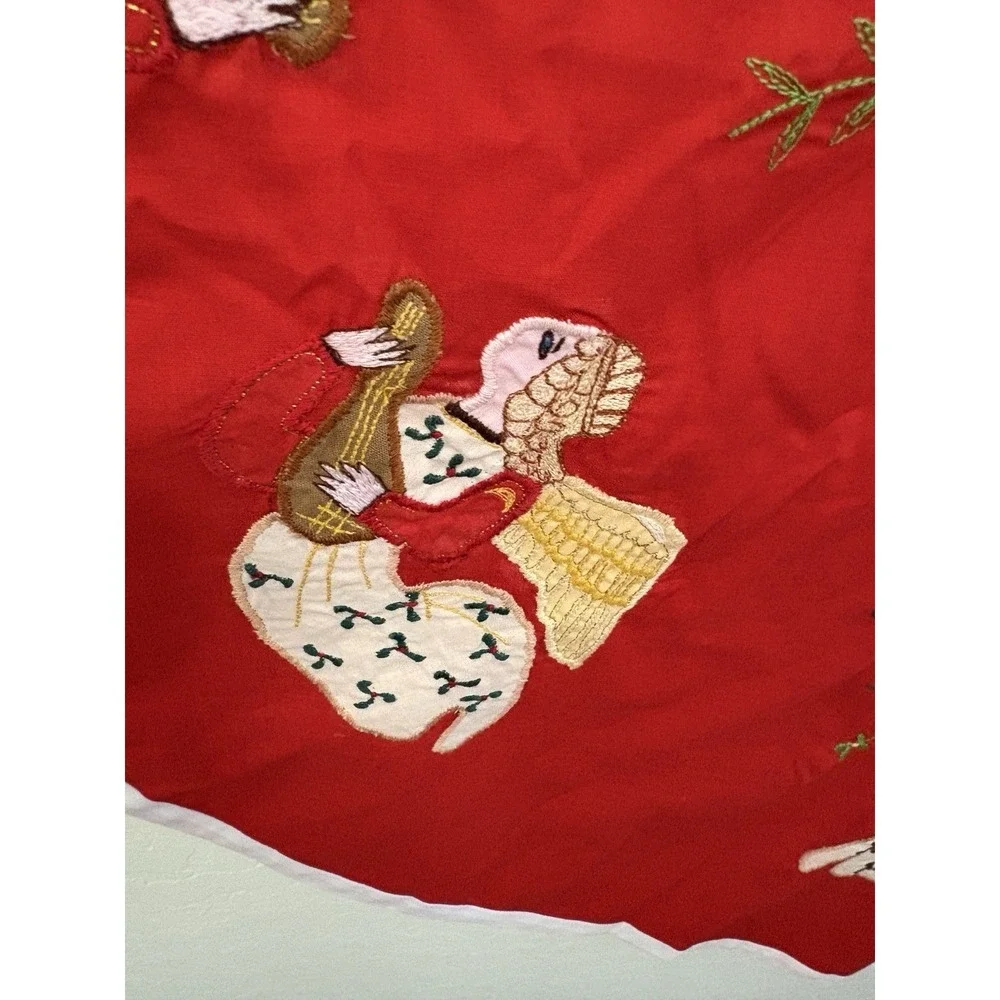 TREE SKIRT Vintage Hand Made 3-D Beautiful Christmas Tree‎ Embroidery Angels red